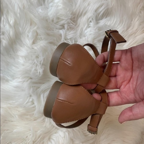 NWT. Michael Kors Demi Sash Sandals. Bow Tie and Lock Accent. - Picture 5 of 6